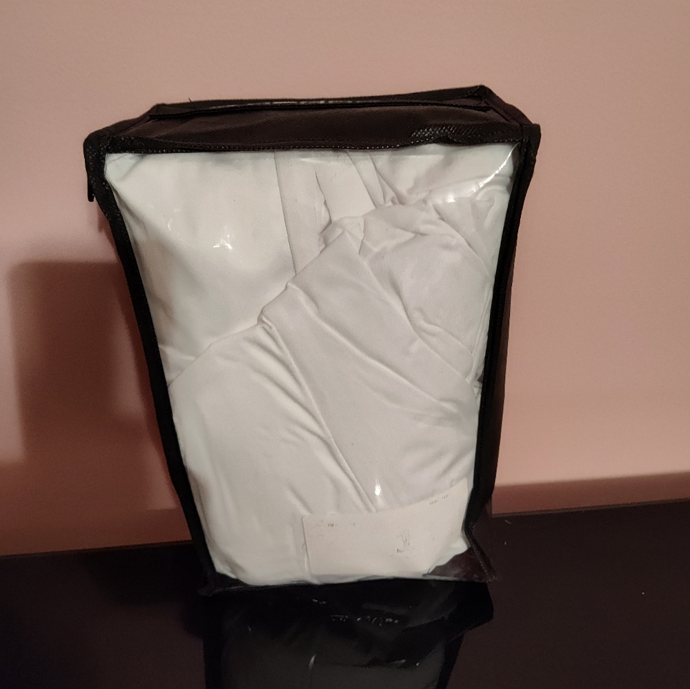 New! Bedgear King Size Waterproof Performance Mattress Protector - Picture 2 of 3